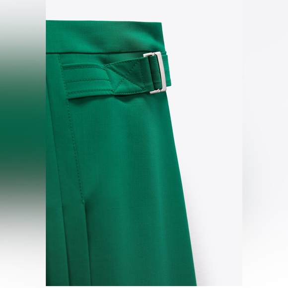 Belted Pleated Skirt Limited Edition - Picture 8 of 10